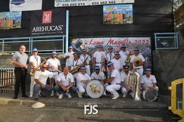 Lomo Magullo abraza la vida con la escultura homenaje a la Traída del Agua/Francisco Javier Santana y TA.